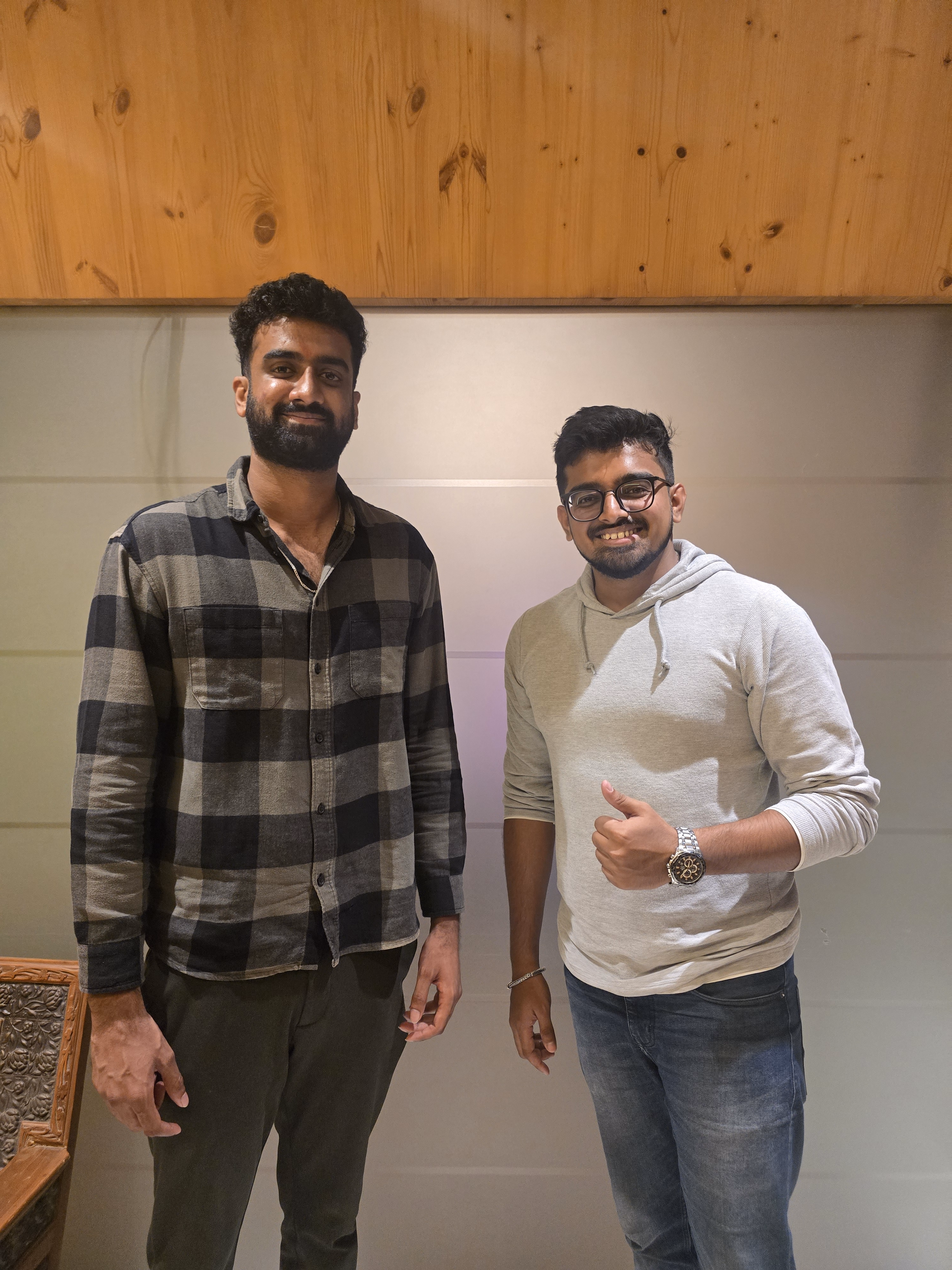White dining table with green velvet chairs